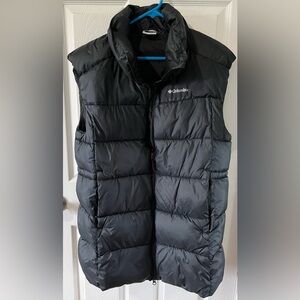 Columbia puffer zip up vest. Sz Large. Black